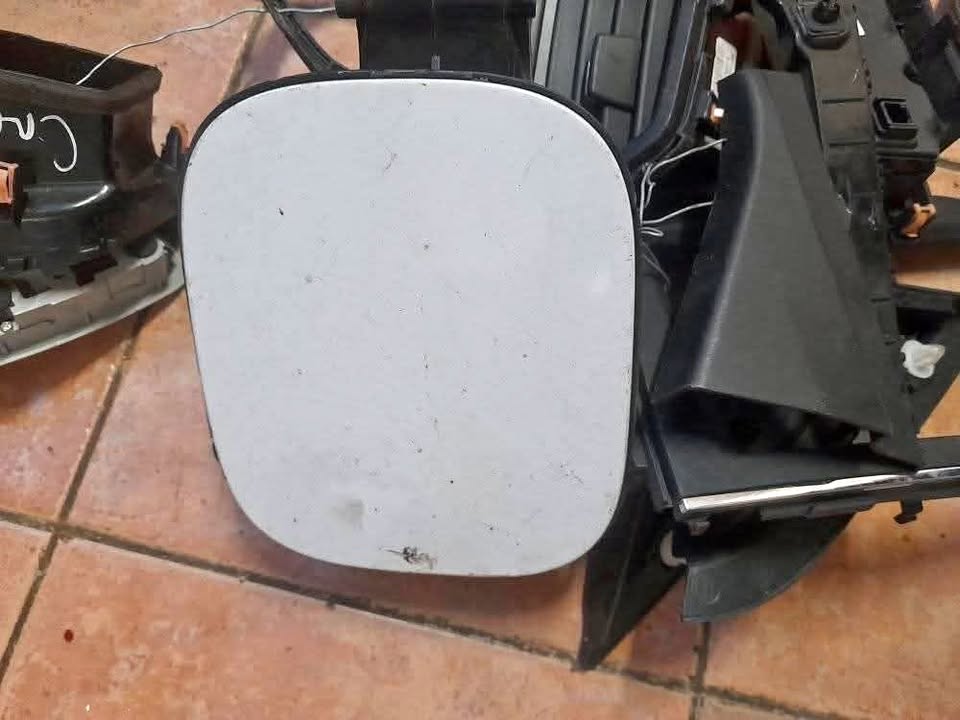 TOYOTA URBAN PETROL FLAP - Private Seller TOYOTA URBAN PETROL FLAP - Private Seller
