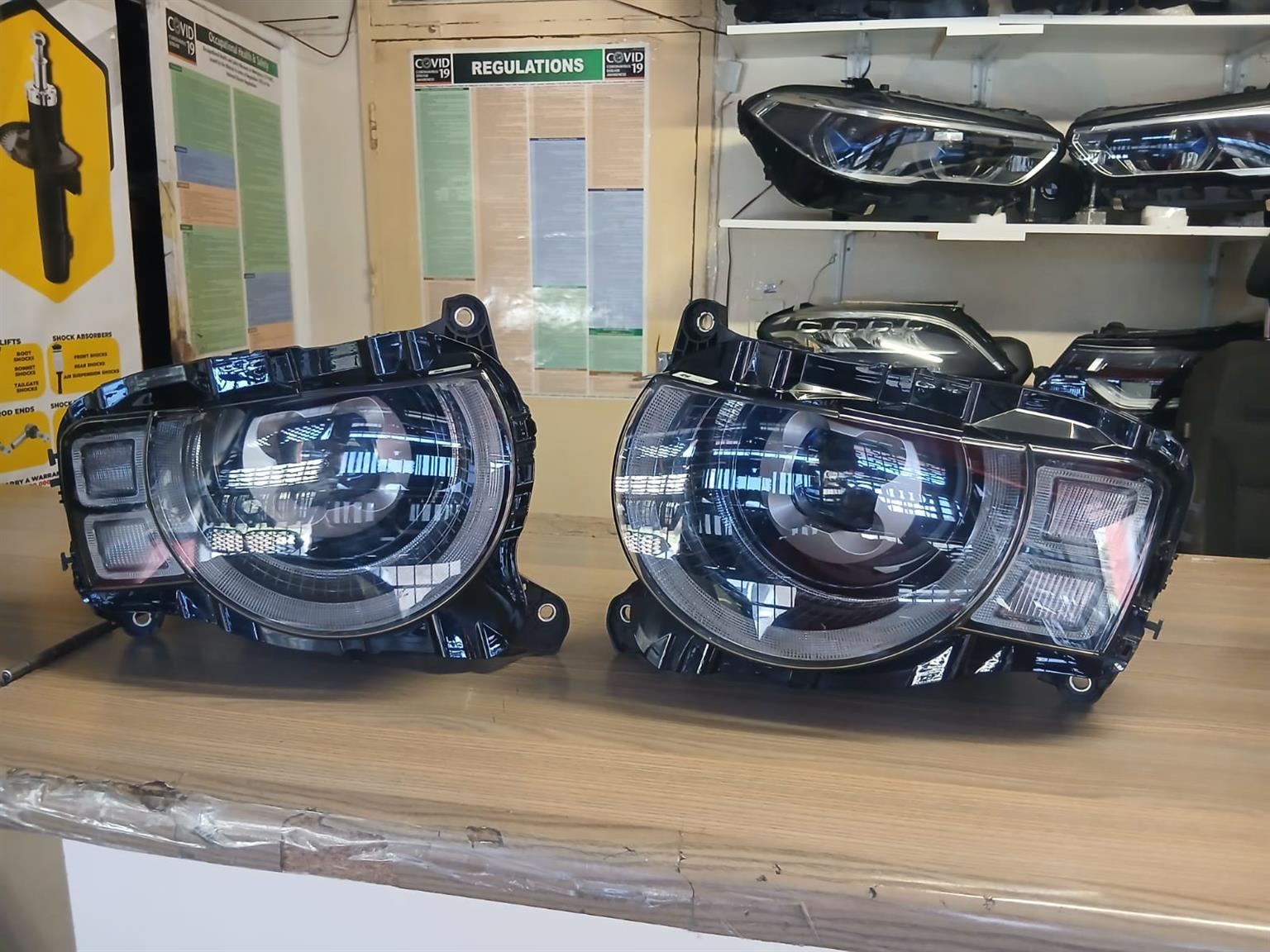 2023 LAND ROVER DEFENDER HEADLIGHTS LEFT ANS RIGHT AVAILABLE FOR SALE - Private Seller 2023 LAND ROVER DEFENDER HEADLIGHTS LEFT ANS RIGHT AVAILABLE FOR SALE - Private Seller