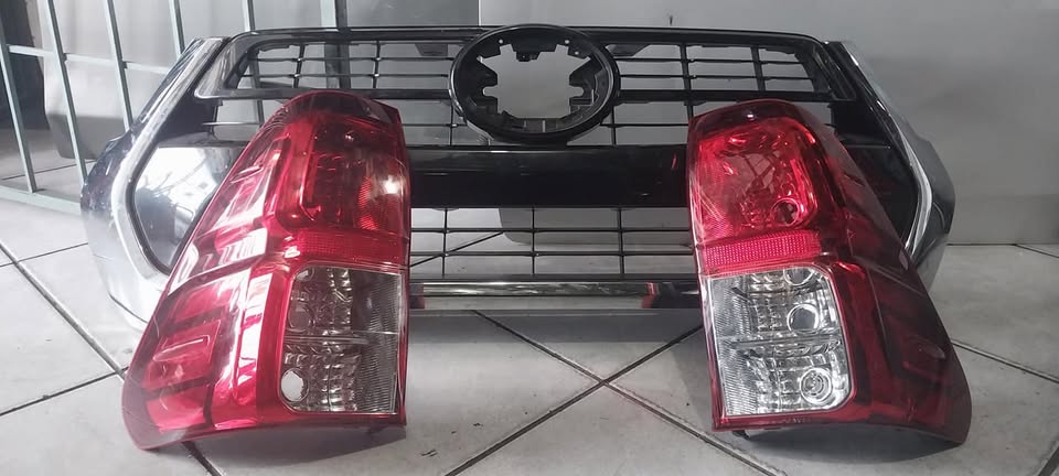 TOYOTA HILUX GD6 TAILLIGHT AND GRILL - Private Seller