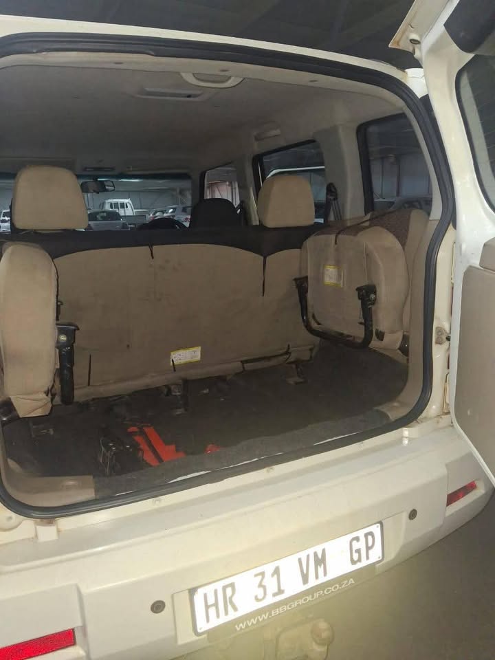 2018 Mahindra TUV 2018 Mahindra 7 seater