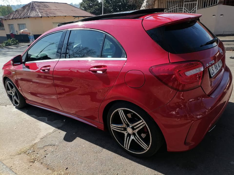 2015 MERCEDES BENZ A250AMG LINE AUTOMATIC WITH SUN ROOF AND REVERSE SENSORS