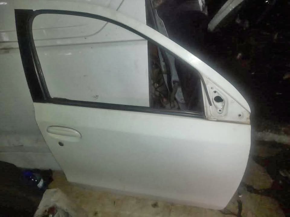 TOYOTA ETOS DRIVE DOOR AVAILABLE - Private Seller TOYOTA ETOS DRIVE DOOR AVAILABLE - Private Seller
