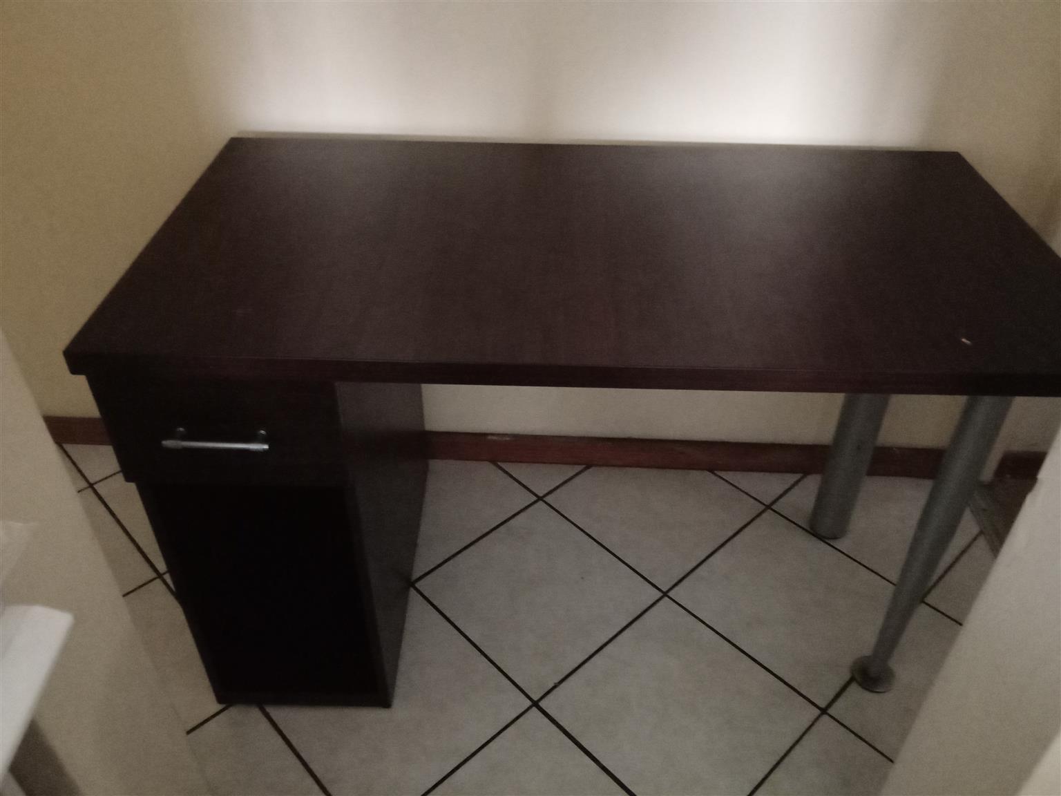 Home Office Desk in good condition 