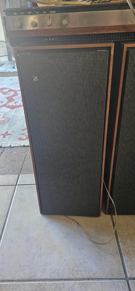 Vintage B&O Beomaster 1000 speakers, tuner/amplifier