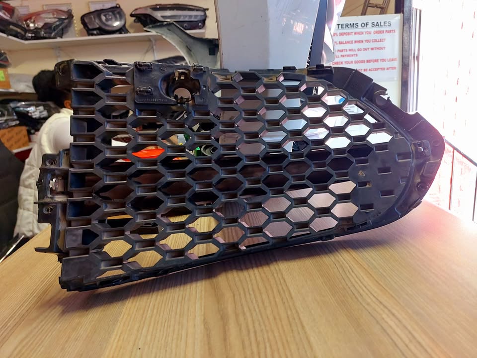 2020 JAGUAR F PACE SPORT FOG LIGHT COVER RIGHTSIDE FOR SALE IN GOOD CONDITION - Private Seller