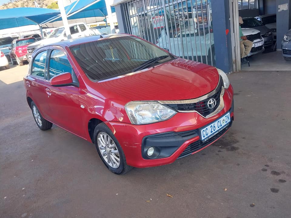 2020 TOYOTA ETIOS HATCH BACK 1.5 72 000KM MAROON COLOR MANUEL PETROL