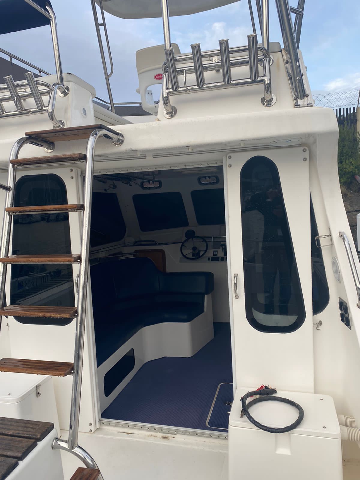 Magnum 32 Boat