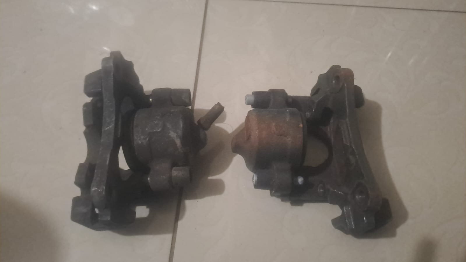 Toyota Tazz brake calipers