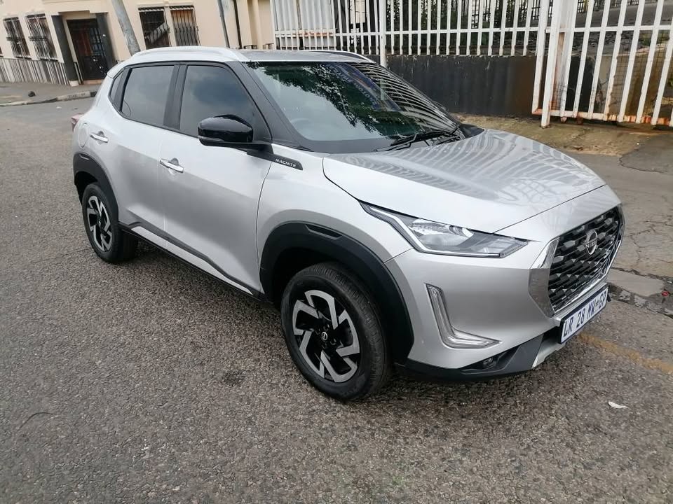 2021 Nissan Magnite 1.0 SUV Turbo with a Nice interior seat and Service book and Reserve Camera