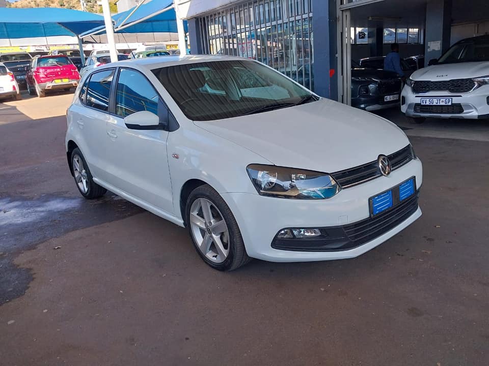 2018 VOLKSWAGEN POLO VIVO 1.4 50 000KM WHITE COLOR MANUEL PETROL