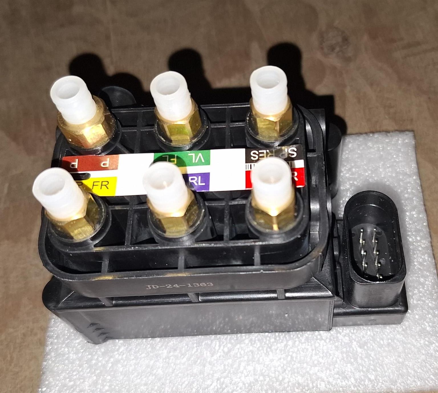 Mercedes Valve Block Air Suspension W164 W166 W251 for Sale – Brand New
