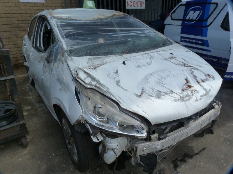 Peugeot 208 Allure VTi 1.6 Petrol AT 10FH White - 2014 SPARESBOYZ STRIPPING FOR - Private Seller