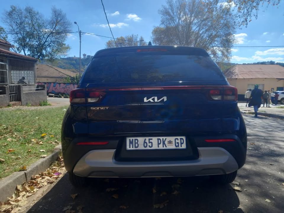 2023 Kia Sonet 1.5 Petrol, Automatic, Blue, Service book, 36000kms Reverse Camera.
