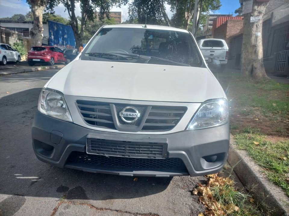 2021 Nissan Np200 bakkie 1.6 Petrol, Manual, White Color, Mileage 32000kms CANOPY.