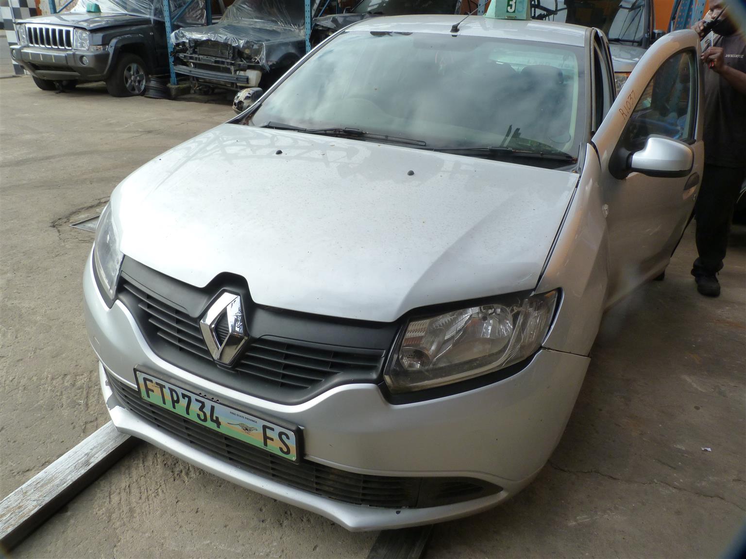 Renault Sandero 900T Manual - 2015 - Private Seller Renault Sandero 900T Manual - 2015 - Private Seller