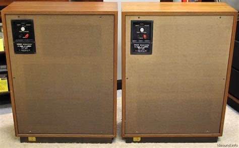 YAMAHA NS -18 speakers