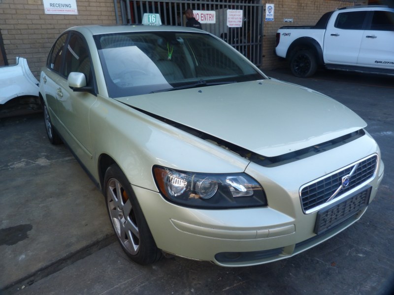 Volvo S40 T5 Manual Gold - 2005 STRIPPING FOR SPARES - Private Seller