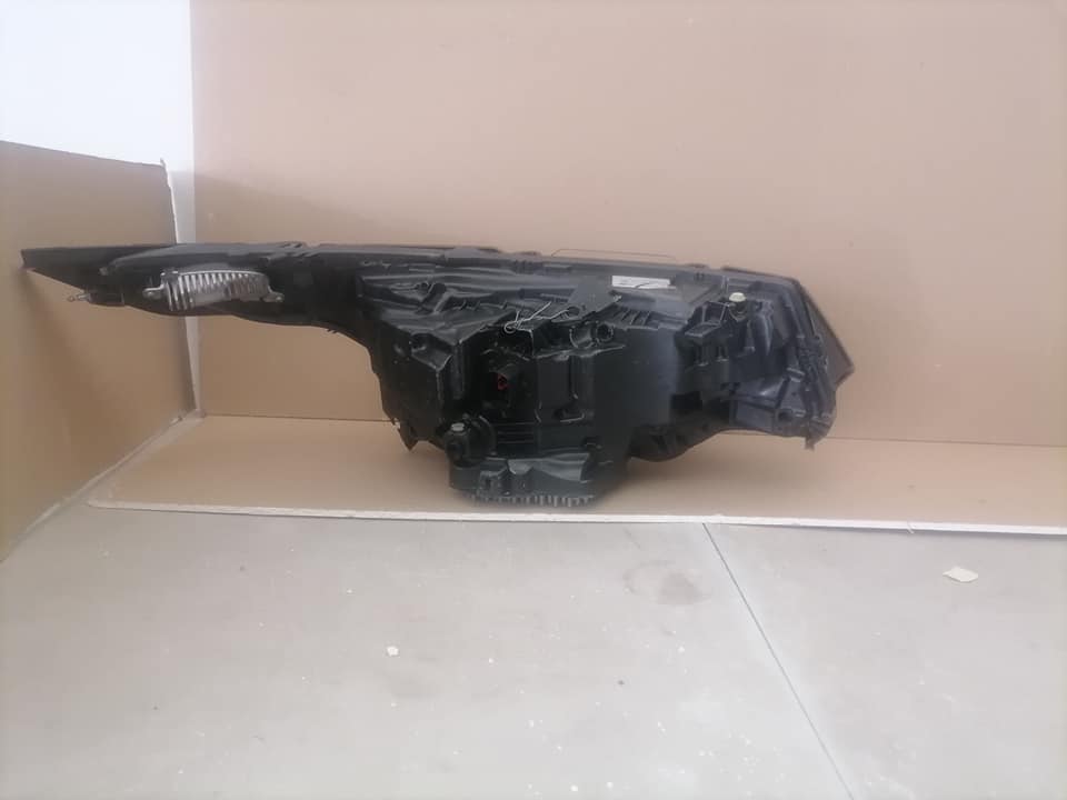 Land Rover Discovery 5 Sport headlights DM or contact number in the description for assistance. - Private Seller Land Rover Discovery 5 Sport headlights DM or contact number in the description for assistance. - Private Seller