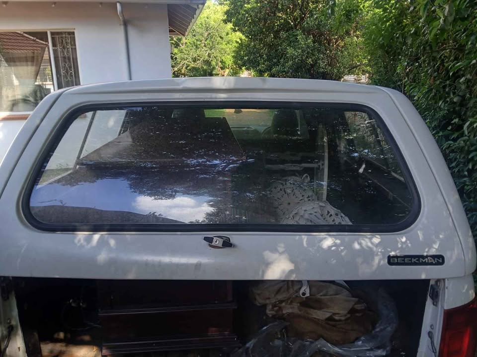 White Volkswagen Amarok Canopy - Private Seller