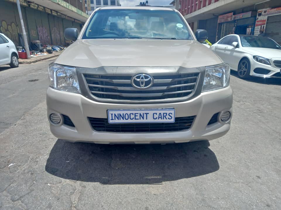 2013 TOYOTA HILUX 2.0 PETROL, LOW RIDER. BEIG COLOUR, MILEAGE