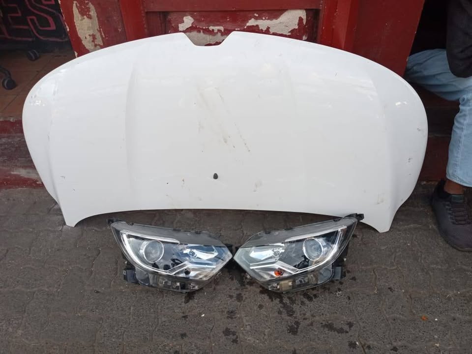 Renault Triber Bonnet and Headlight RS & LS - Private Seller
