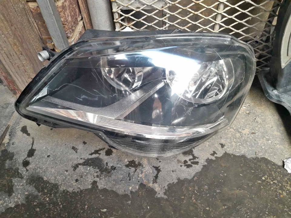 POLO VIVO CHROME HEADLIGHT LEFTSIDE - Private Seller