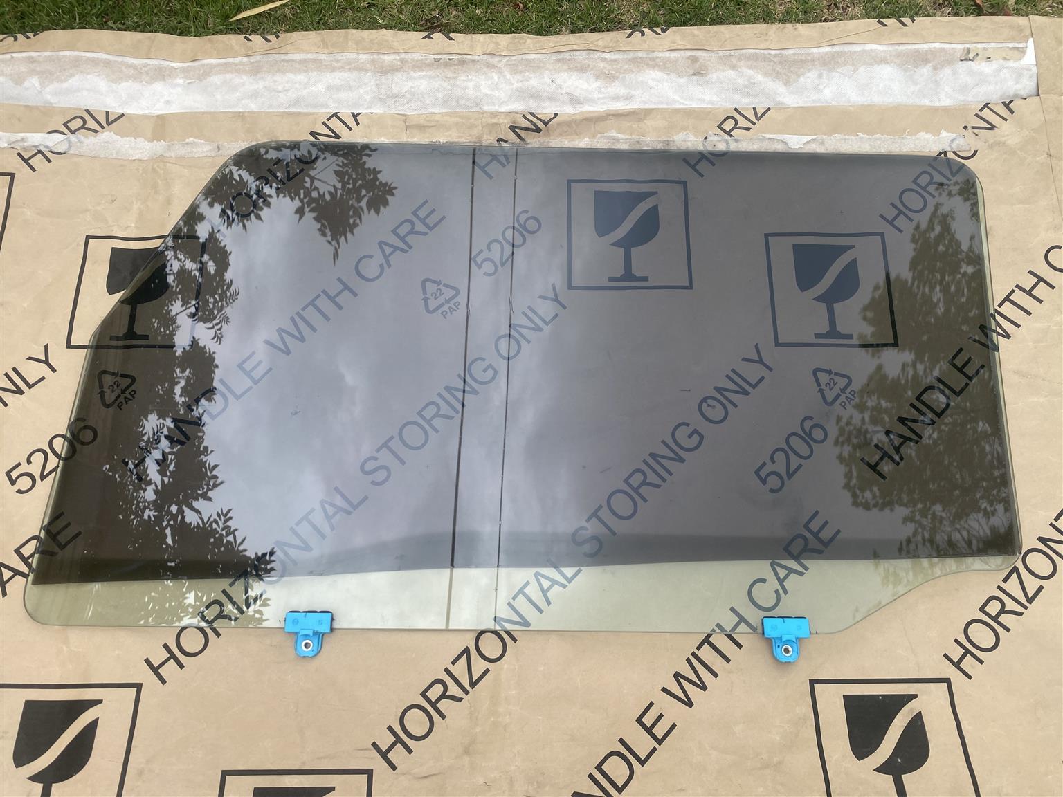 2017 SUZUKI JIMNY RIGHT FRONT DOOR GLASS FOR SALE. BRAND NEW - Private Seller