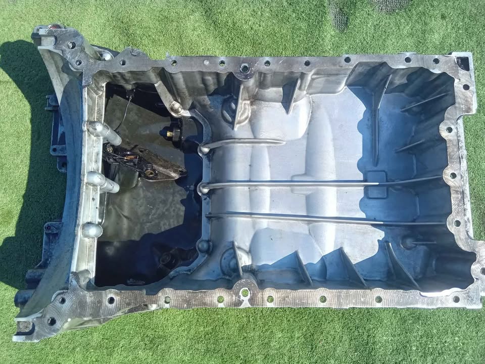 MERCEDES BENZ OM642 3.0 DIESEL ENGINE OIL SUMP FOR SALE W164/ SPRINTER /W204 /W212/ VITO