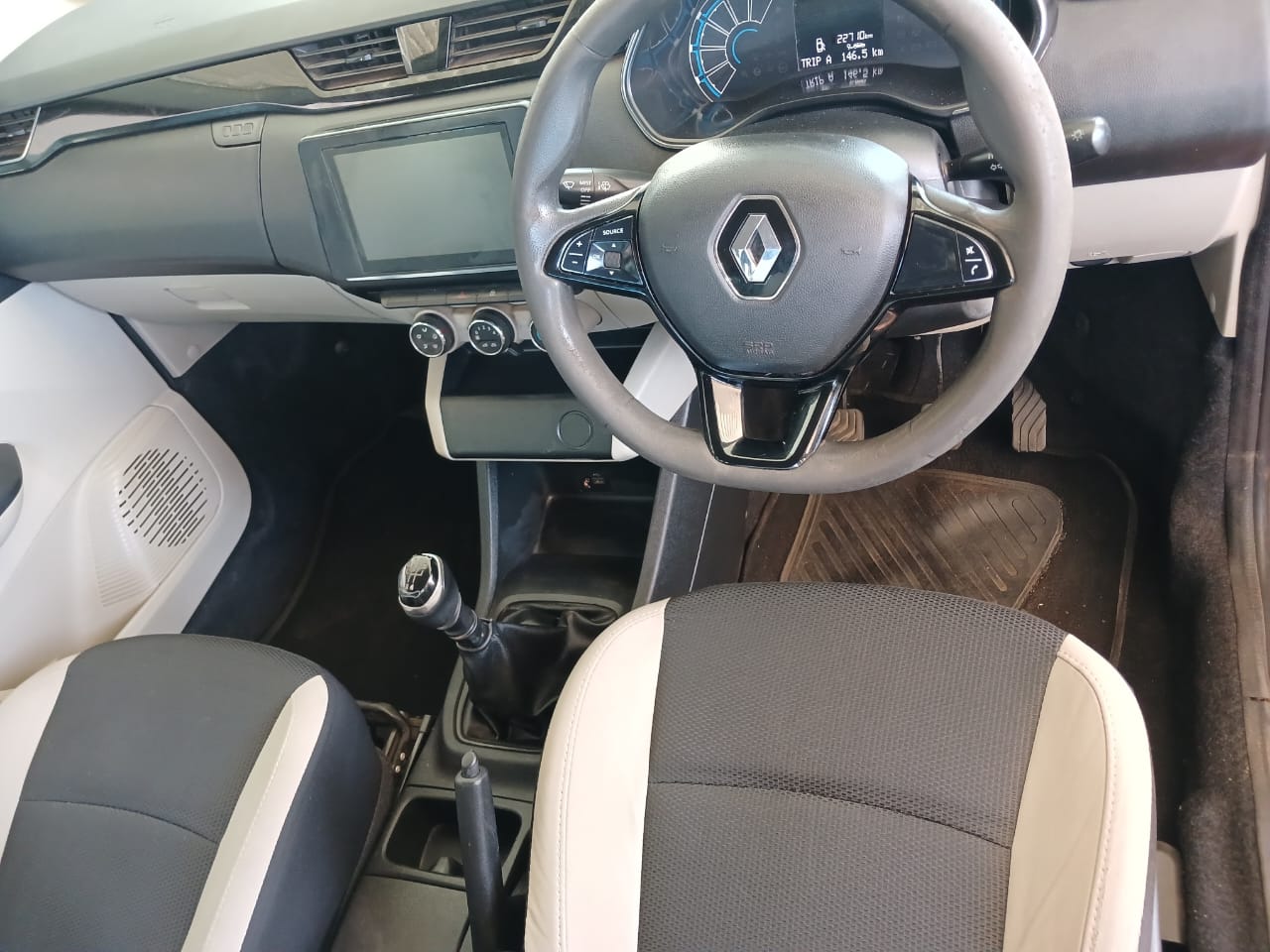 2021 RENAULT TRIBER 1.0 7SEATER Transmission: Manual Mileage: 22000kmPetrol