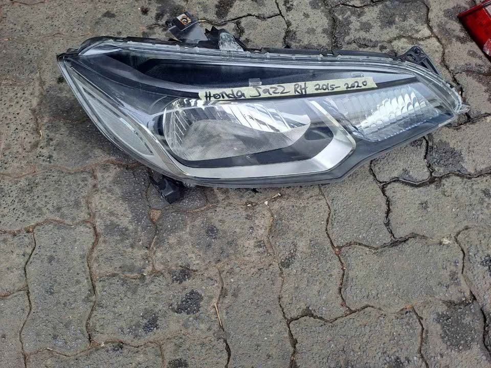 Honda jazz headlight right side 2020 model - Private Seller Honda jazz headlight right side 2020 model - Private Seller