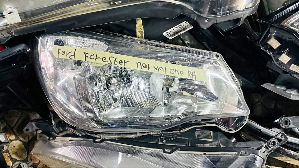 Subaru Forester headlight - Private Seller Subaru Forester headlight - Private Seller