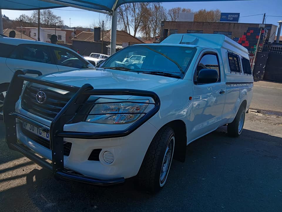 2013 TOYOTA HILUX 2.0 WITH CANOPY MANUAL