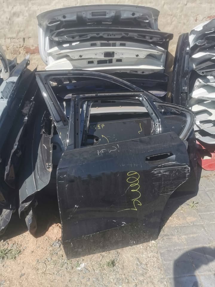 BMW X1 111 U11 /U12 2023 left rear door shell - Private Seller