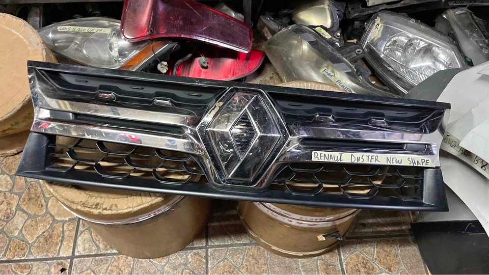 Renault Duster grill - Private Seller Renault Duster grill - Private Seller