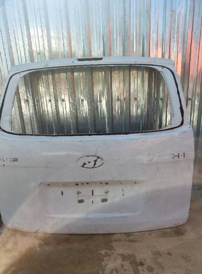 Hyundai H1 Bootlid