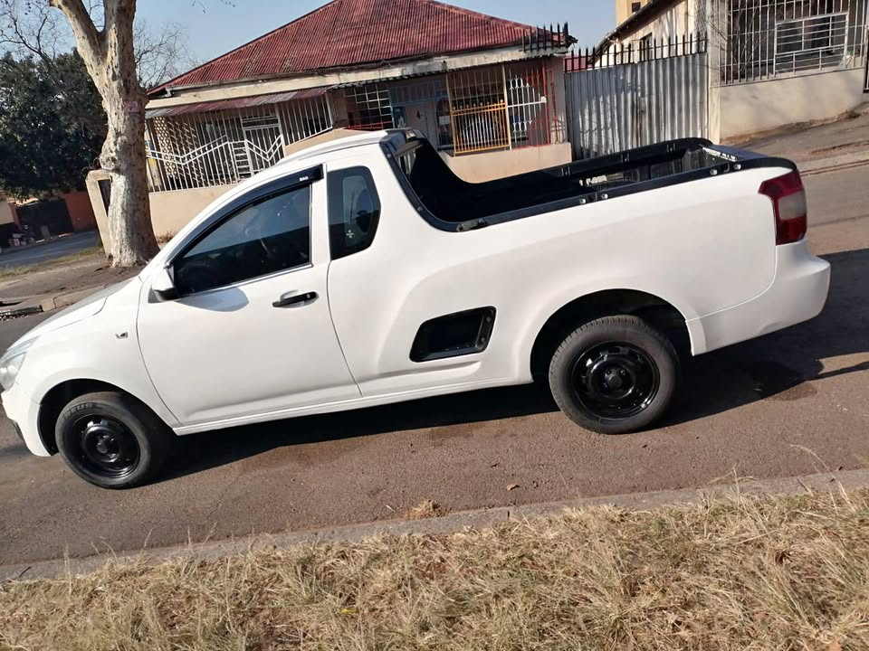 2016 CHEVROLET UTILITY BAKKIE 1.4 MANUAL TRANSMISSION IN EXCELLENT CONDITION