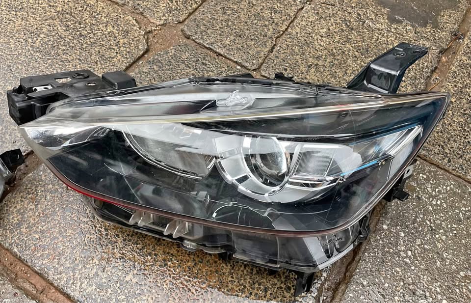 Mazda CX-3 headlight - Private Seller Mazda CX-3 headlight - Private Seller