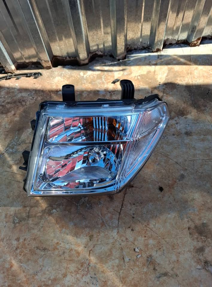 Nissan Navara Headlight - Private Seller