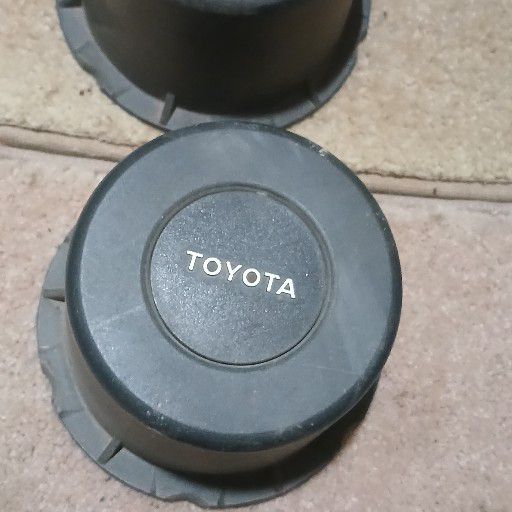 Toyota centre cap - Private Seller Toyota centre cap - Private Seller