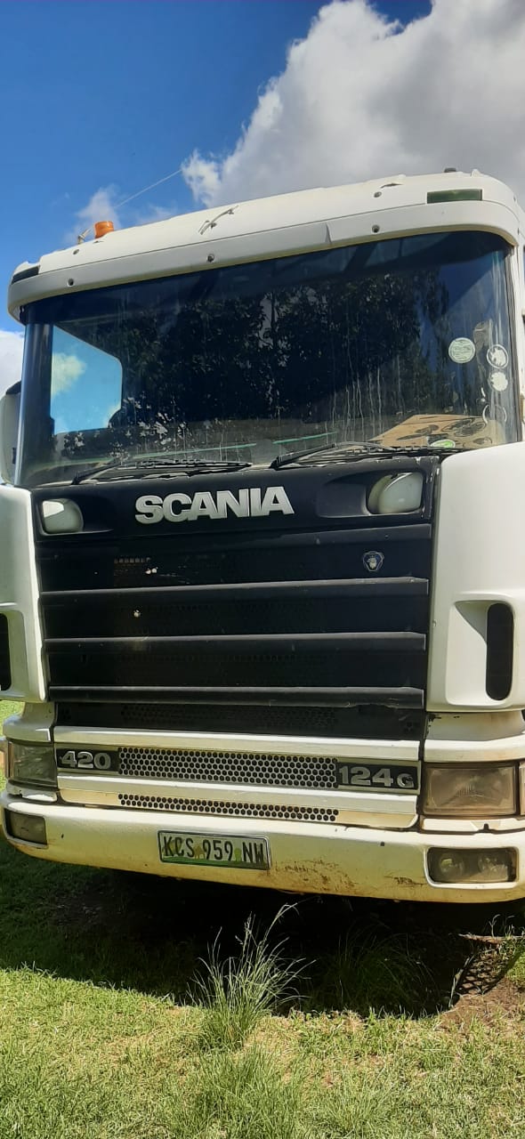 Scania R124 420HP and Side-Tipper Link Combination