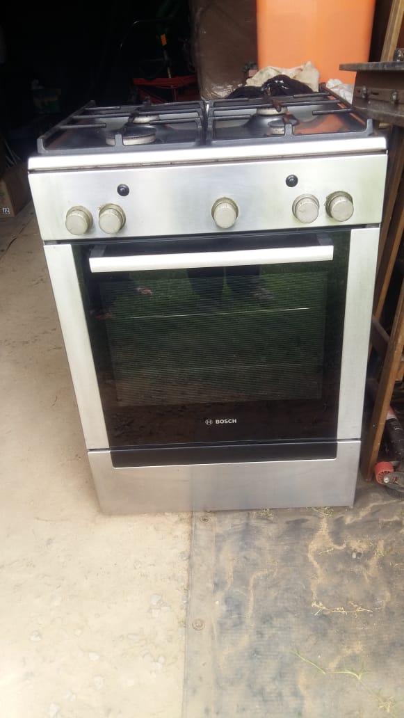 Bosch oven !! Top of oven gas and bottom of oven electric. Stunning condion 