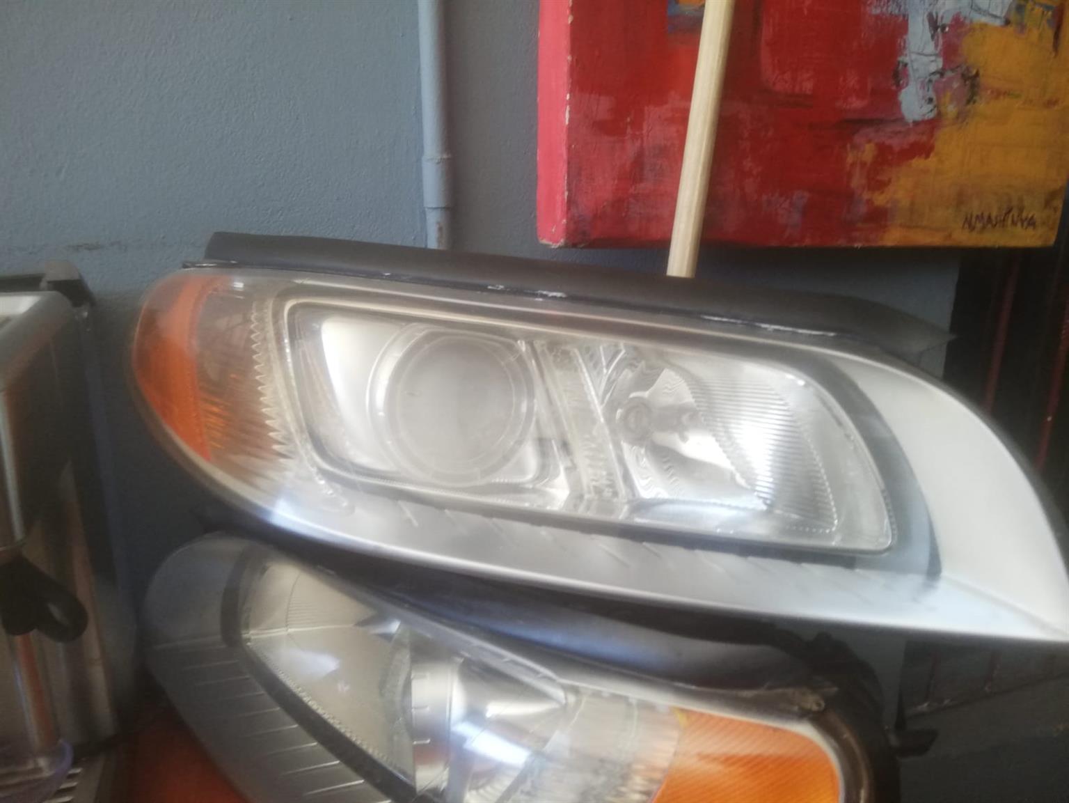 VOLVO S80 2010 LEFT AND RIGHT HEADLIGHTS FOR SALE (DELIVERY AVAILABLE) - Private Seller VOLVO S80 2010 LEFT AND RIGHT HEADLIGHTS FOR SALE (DELIVERY AVAILABLE) - Private Seller