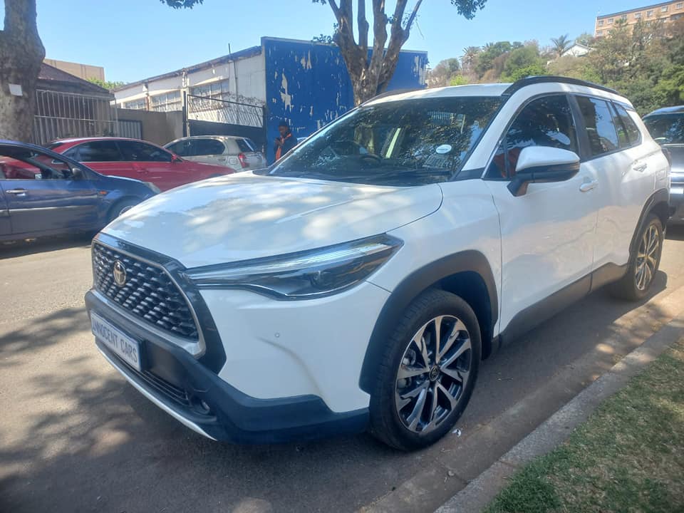 2022 TOYOTA COROLLA CROSS  XR 1.8 PETROL, AUTOMATIC, WHITE COLOR, MILEAGE