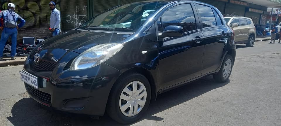 2011 TOYOTA YARIS 1.3 PETROL, MANUAL TRANSMISSION, BLACK COLOUR, MILEAGE