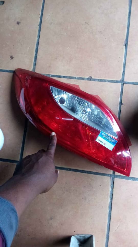 MAZDA 2 TAILLIGHT LEFT SIDE VERY CLEAN - Private Seller MAZDA 2 TAILLIGHT LEFT SIDE VERY CLEAN - Private Seller