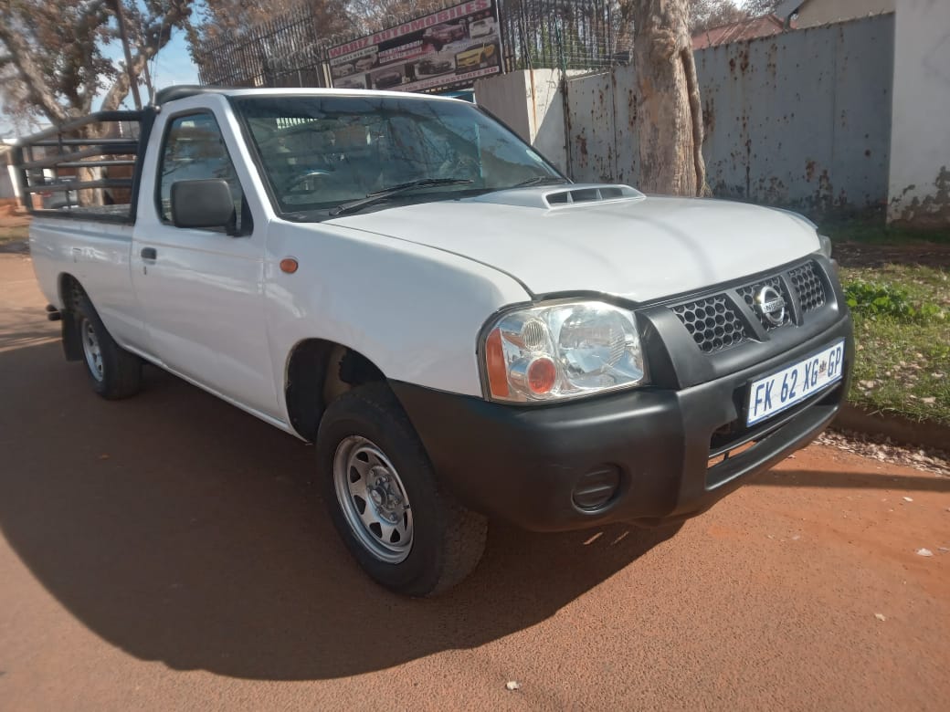 Used 2017 Nissan NP300 Hardbody 2.5TDi (aircon) - Private Seller Used 2017 Nissan NP300 Hardbody 2.5TDi (aircon) - Private Seller