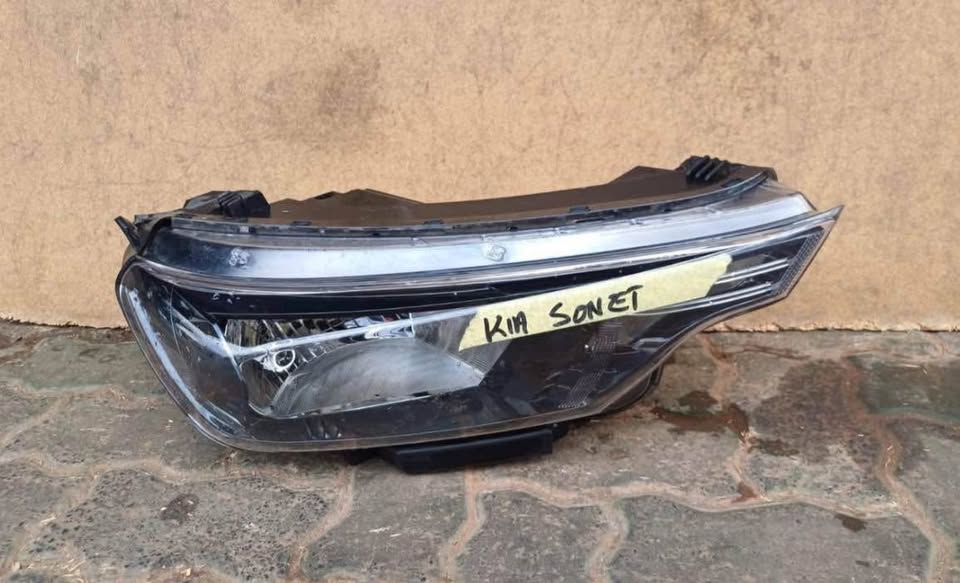 Kia Sonet Headlight Rightside Call or dm - Private Seller Kia Sonet Headlight Rightside Call or dm - Private Seller