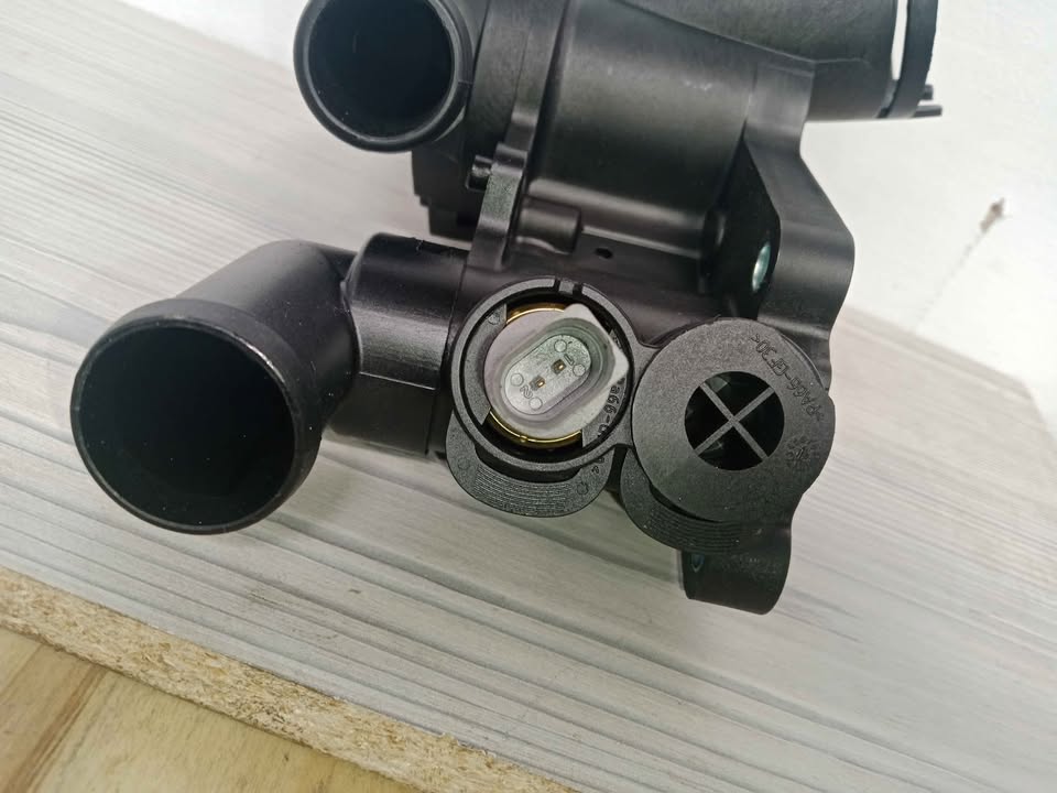 VW polo 1.4 Thermostat housing - Private Seller VW polo 1.4 Thermostat housing - Private Seller