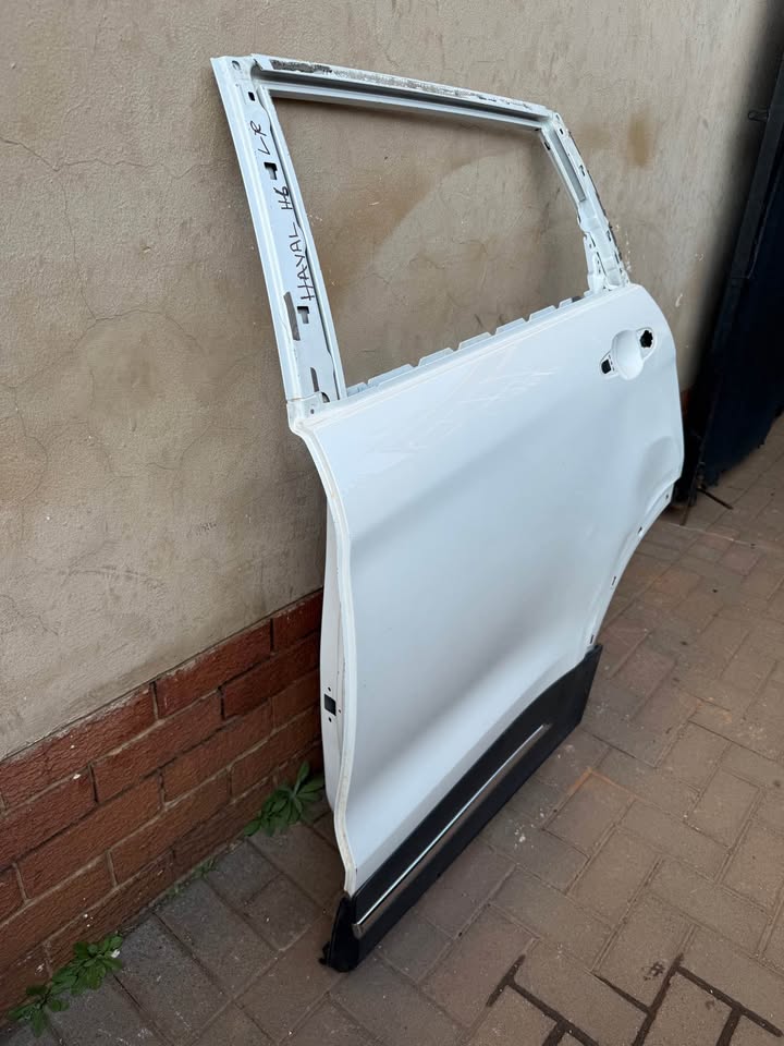 Haval H6 Left Rear Back Door with Trim - Private Seller Haval H6 Left Rear Back Door with Trim - Private Seller