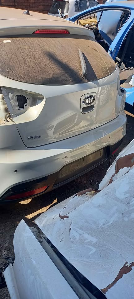 Kia Rio boot lid and doors - Private Seller Kia Rio boot lid and doors - Private Seller